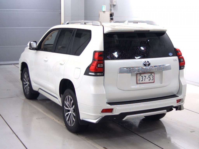 Import and buy TOYOTA LAND CRUISER PRADO 2018 from Japan to Nairobi, Kenya