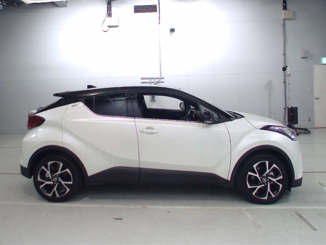 Import and buy TOYOTA C-HR 2018 from Japan to Nairobi, Kenya