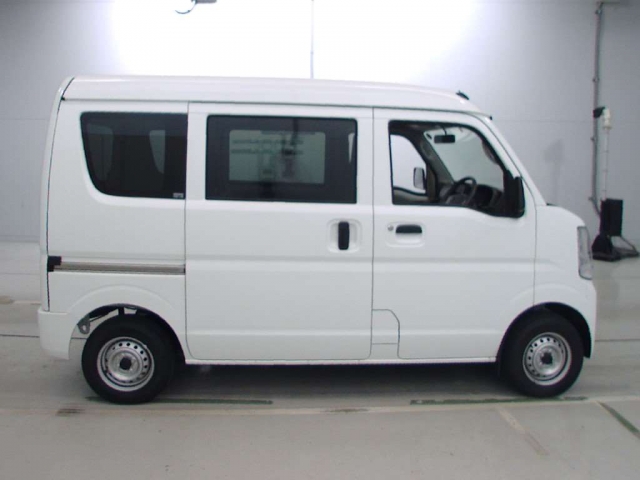 Import and buy NISSAN CLIPPER VAN 2018 from Japan to Nairobi, Kenya