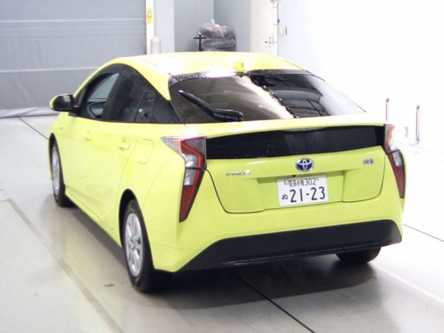 Import and buy TOYOTA PRIUS 2017 from Japan to Nairobi, Kenya