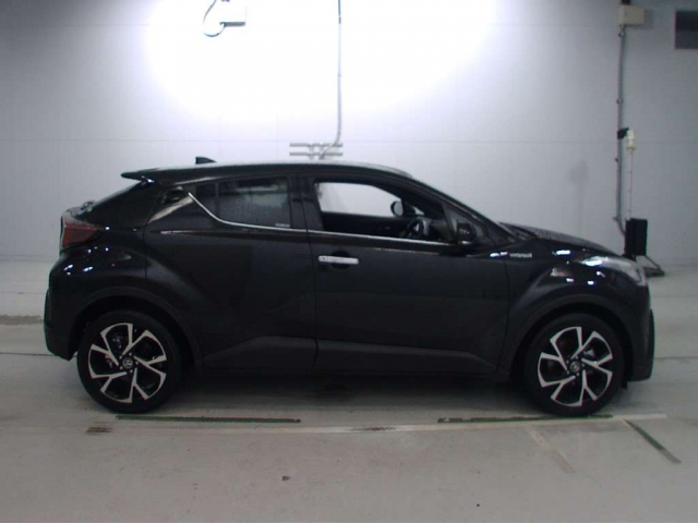 Import and buy TOYOTA C-HR 2017 from Japan to Nairobi, Kenya