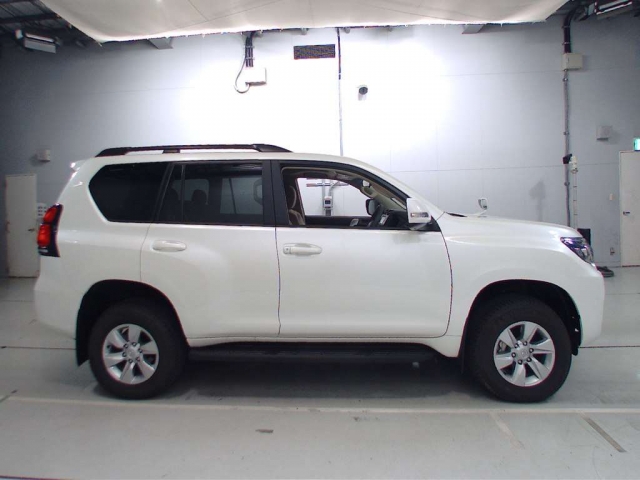 Import and buy TOYOTA LAND CRUISER PRADO 2017 from Japan to Nairobi, Kenya