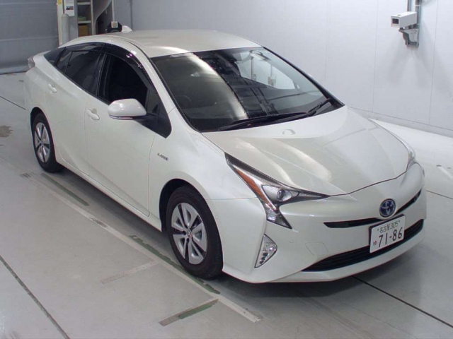 Import and buy TOYOTA PRIUS 2017 from Japan to Nairobi, Kenya