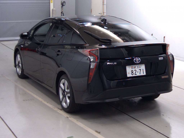 Import and buy TOYOTA PRIUS 2017 from Japan to Nairobi, Kenya