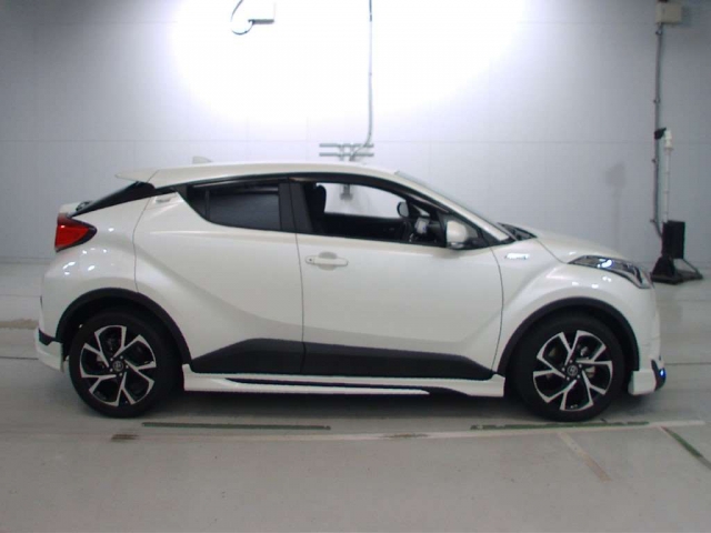 Import and buy TOYOTA C-HR 2017 from Japan to Nairobi, Kenya