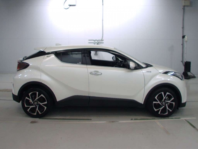 Import and buy TOYOTA C-HR 2017 from Japan to Nairobi, Kenya