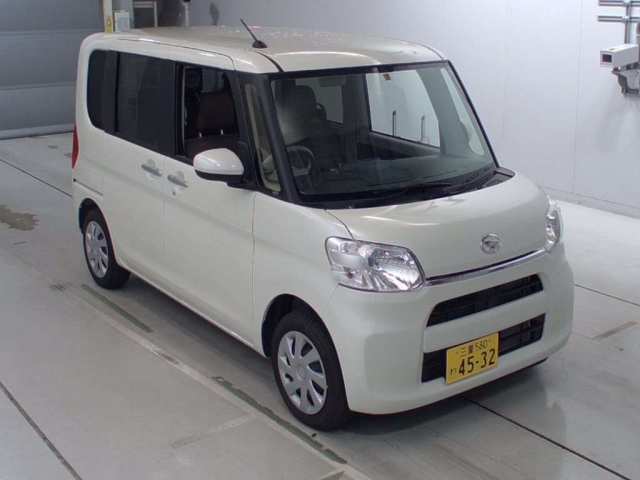 Import and buy DAIHATSU TANTO 2018 from Japan to Nairobi, Kenya