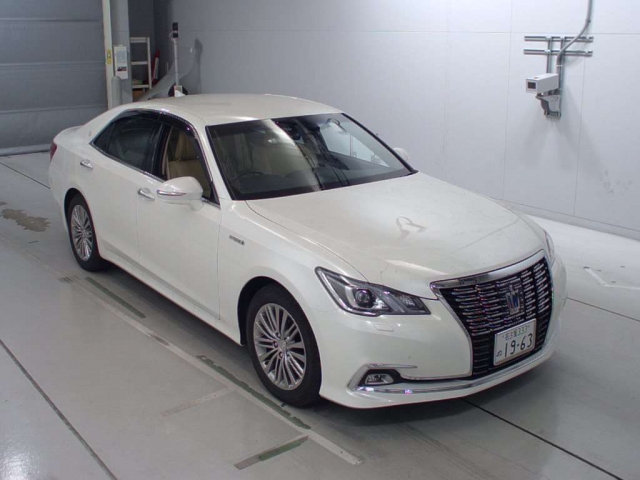 Import and buy TOYOTA CROWN 2017 from Japan to Nairobi, Kenya