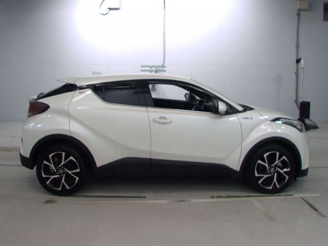 Import and buy TOYOTA C-HR 2017 from Japan to Nairobi, Kenya