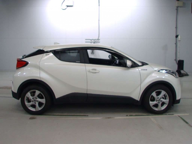 Import and buy TOYOTA C-HR 2017 from Japan to Nairobi, Kenya