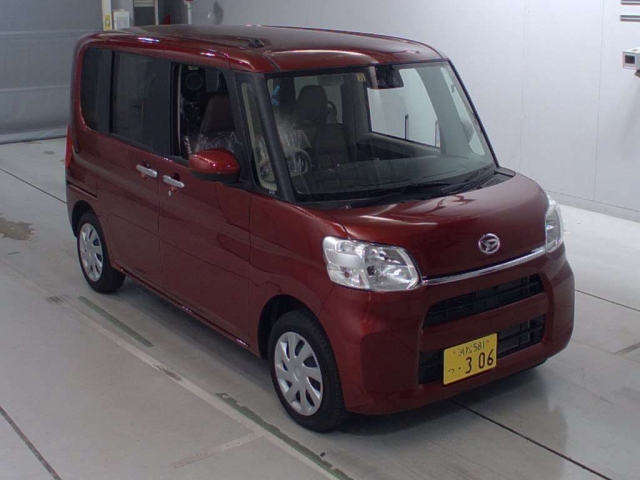 Import and buy DAIHATSU TANTO 2017 from Japan to Nairobi, Kenya