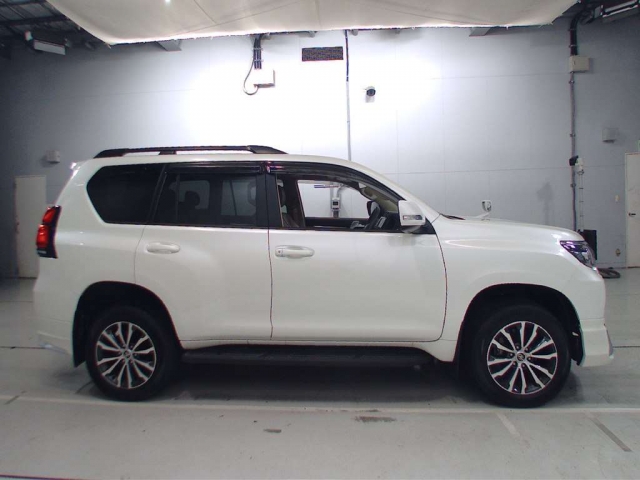 Import and buy TOYOTA LAND CRUISER PRADO 2019 from Japan to Nairobi, Kenya