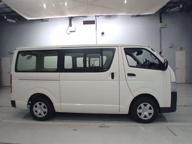 Import and buy TOYOTA HIACE VAN 2017 from Japan to Nairobi, Kenya