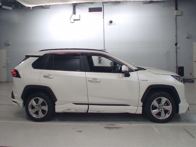 Import and buy TOYOTA RAV4 2019 from Japan to Nairobi, Kenya