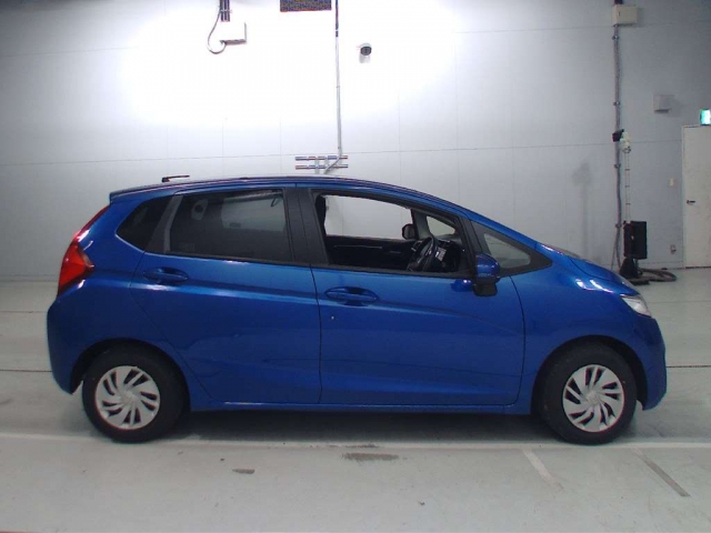 Import and buy HONDA FIT 2017 from Japan to Nairobi, Kenya