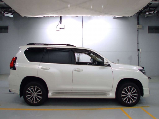 Import and buy TOYOTA LAND CRUISER PRADO 2018 from Japan to Nairobi, Kenya