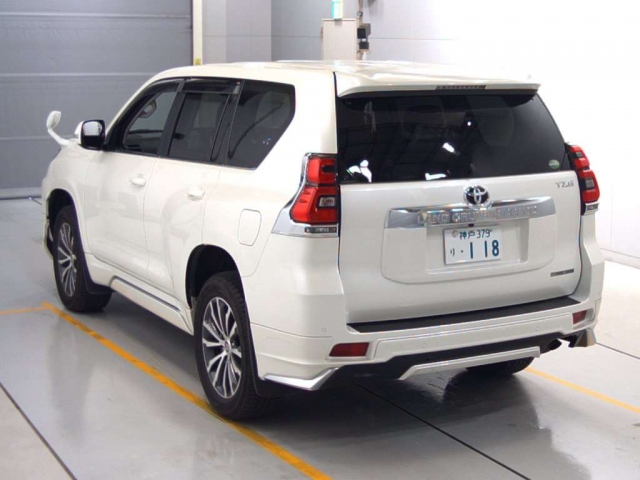 Import and buy TOYOTA LAND CRUISER PRADO 2018 from Japan to Nairobi, Kenya