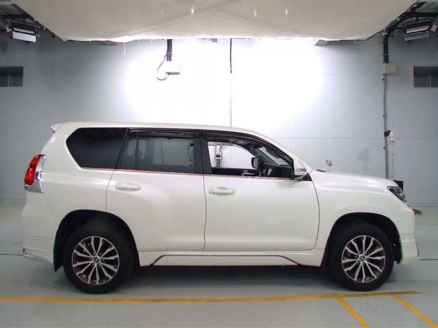 Import and buy TOYOTA LAND CRUISER PRADO 2018 from Japan to Nairobi, Kenya