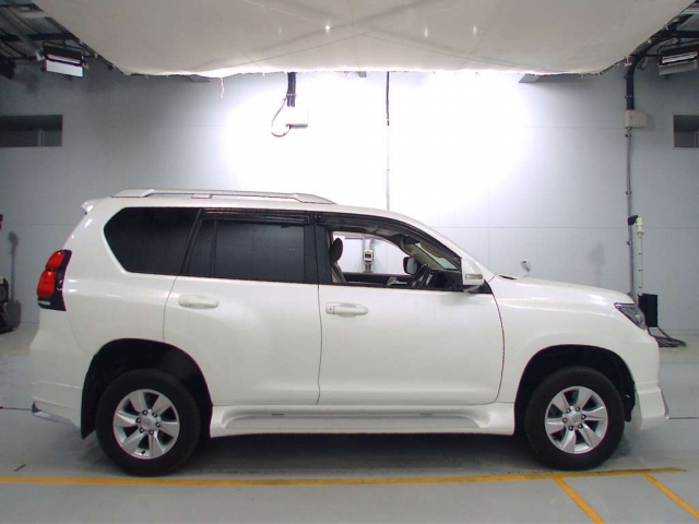 Import and buy TOYOTA LAND CRUISER PRADO 2017 from Japan to Nairobi, Kenya