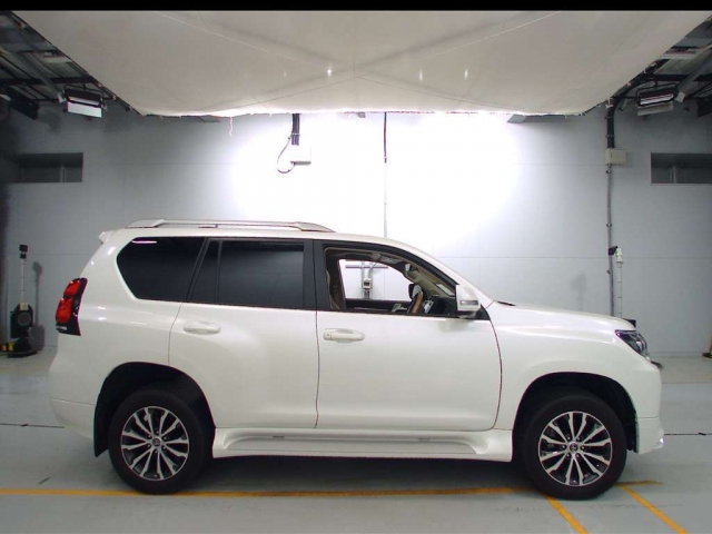 Import and buy TOYOTA LAND CRUISER PRADO 2019 from Japan to Nairobi, Kenya