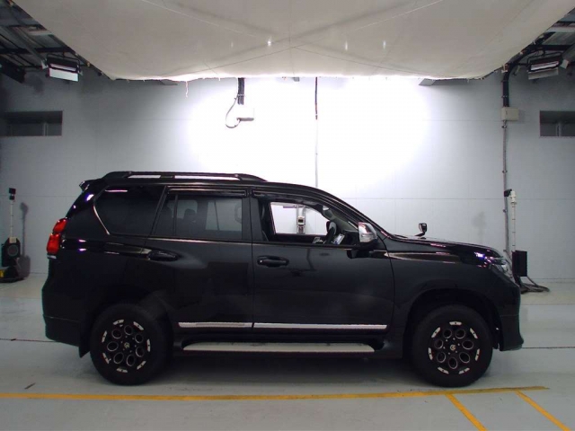 Import and buy TOYOTA LAND CRUISER PRADO 2019 from Japan to Nairobi, Kenya