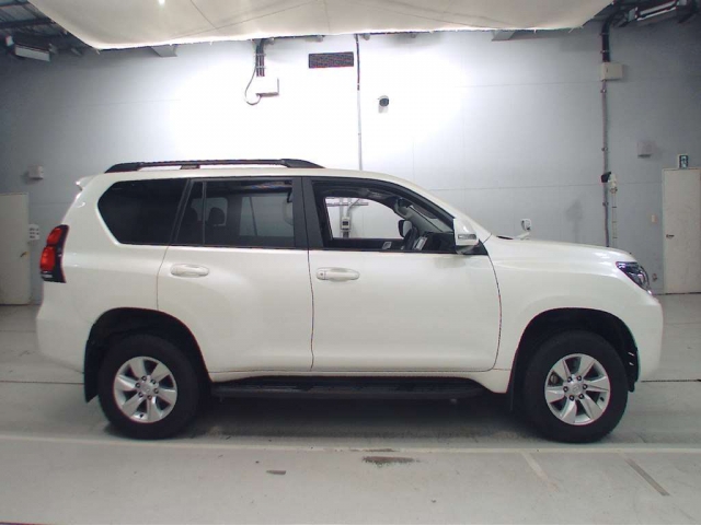 Import and buy TOYOTA LAND CRUISER PRADO 2018 from Japan to Nairobi, Kenya