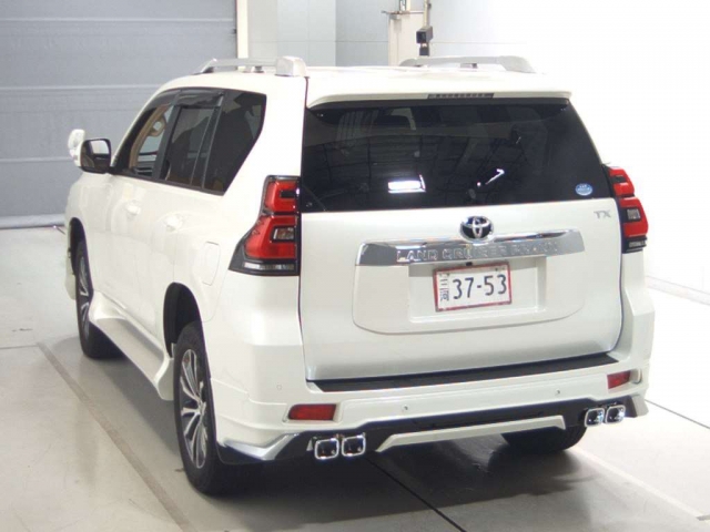 Import and buy TOYOTA LAND CRUISER PRADO 2018 from Japan to Nairobi, Kenya