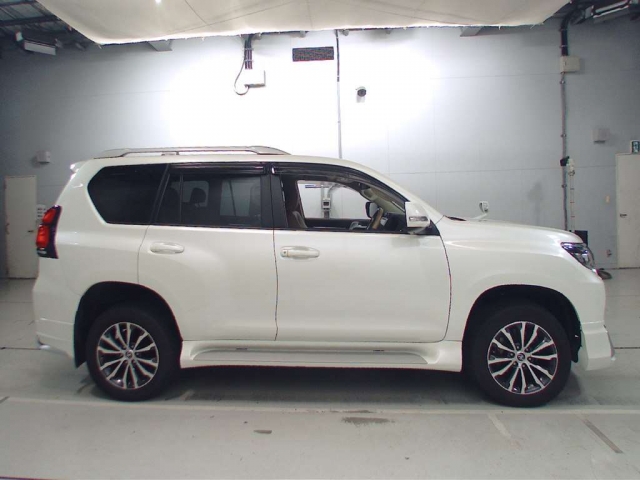 Import and buy TOYOTA LAND CRUISER PRADO 2018 from Japan to Nairobi, Kenya