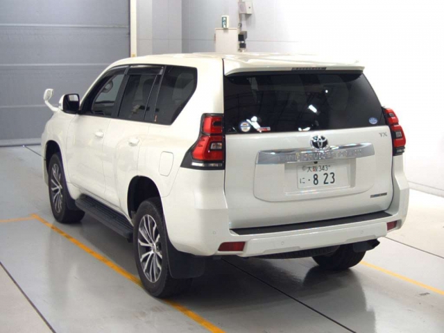 Import and buy TOYOTA LAND CRUISER PRADO 2018 from Japan to Nairobi, Kenya