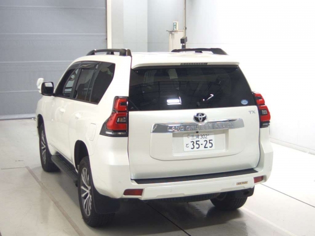 Import and buy TOYOTA LAND CRUISER PRADO 2018 from Japan to Nairobi, Kenya