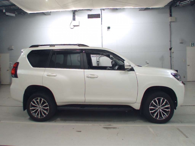 Import and buy TOYOTA LAND CRUISER PRADO 2018 from Japan to Nairobi, Kenya