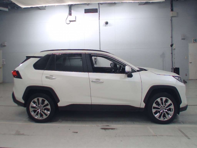 Import and buy TOYOTA RAV4 2019 from Japan to Nairobi, Kenya