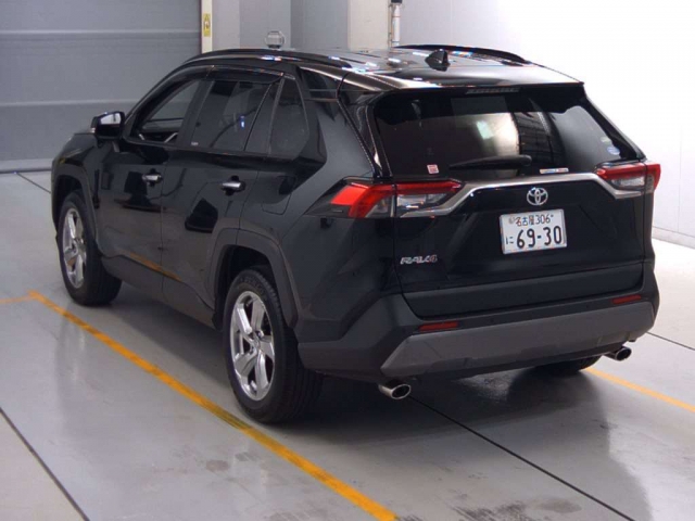 Import and buy TOYOTA RAV4 2019 from Japan to Nairobi, Kenya