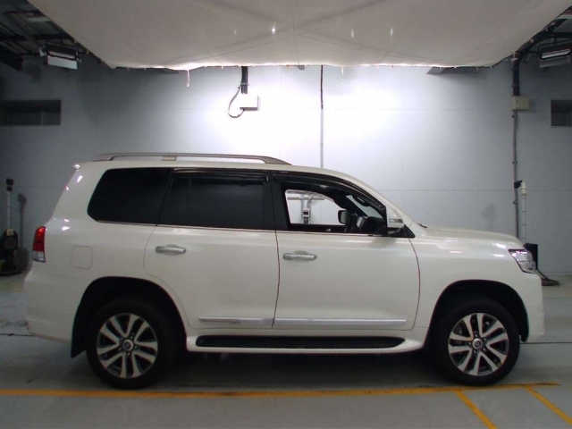 Import and buy TOYOTA LAND CRUISER 2017 from Japan to Nairobi, Kenya