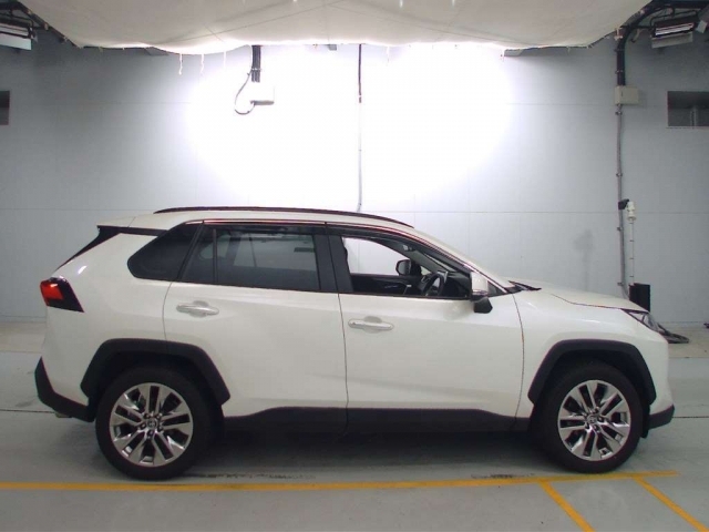 Import and buy TOYOTA RAV4 2019 from Japan to Nairobi, Kenya