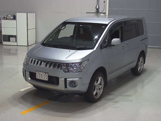 Import and buy MITSUBISHI DELICA D5 2017 from Japan to Nairobi, Kenya