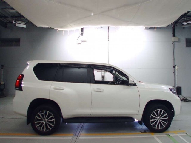 Import and buy TOYOTA LAND CRUISER PRADO 2019 from Japan to Nairobi, Kenya