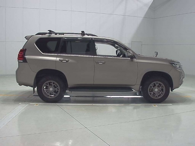 Import and buy TOYOTA LAND CRUISER PRADO 2018 from Japan to Nairobi, Kenya