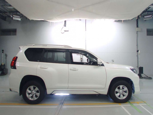 Import and buy TOYOTA LAND CRUISER PRADO 2018 from Japan to Nairobi, Kenya