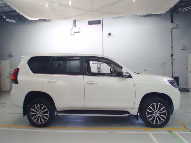 Import and buy TOYOTA LAND CRUISER PRADO 2019 from Japan to Nairobi, Kenya