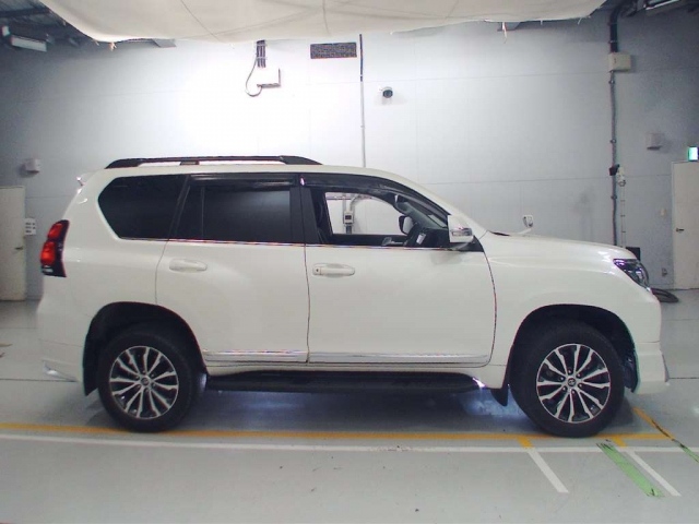 Import and buy TOYOTA LAND CRUISER PRADO 2018 from Japan to Nairobi, Kenya