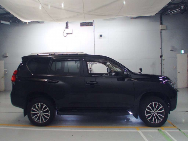 Import and buy TOYOTA LAND CRUISER PRADO 2018 from Japan to Nairobi, Kenya