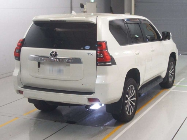 Import and buy TOYOTA LAND CRUISER PRADO 2018 from Japan to Nairobi, Kenya