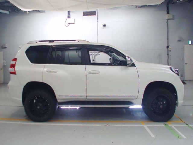 Import and buy TOYOTA LAND CRUISER PRADO 2017 from Japan to Nairobi, Kenya