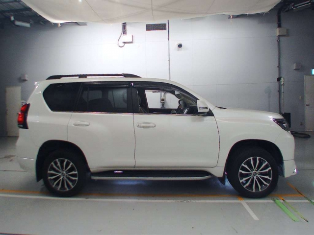 Import and buy TOYOTA LAND CRUISER PRADO 2018 from Japan to Nairobi, Kenya