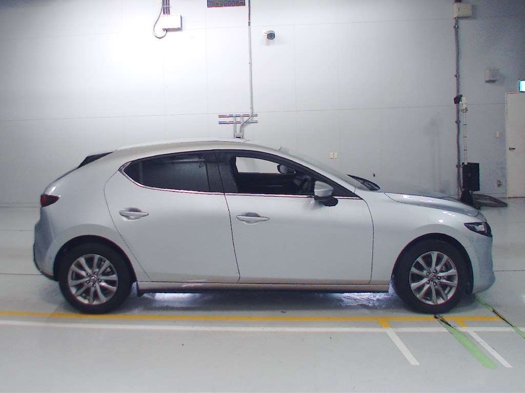 Import and buy MAZDA MAZDA3 FASTBACK 2019 from Japan to Nairobi, Kenya