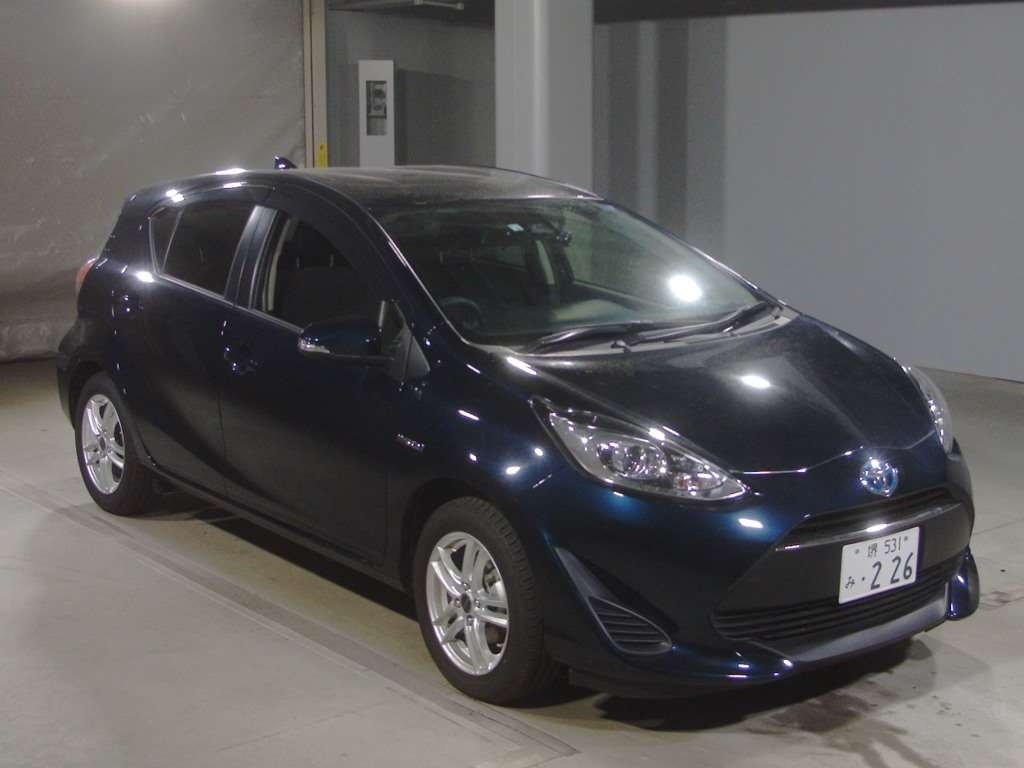 Import and buy TOYOTA AQUA 2018 from Japan to Nairobi, Kenya