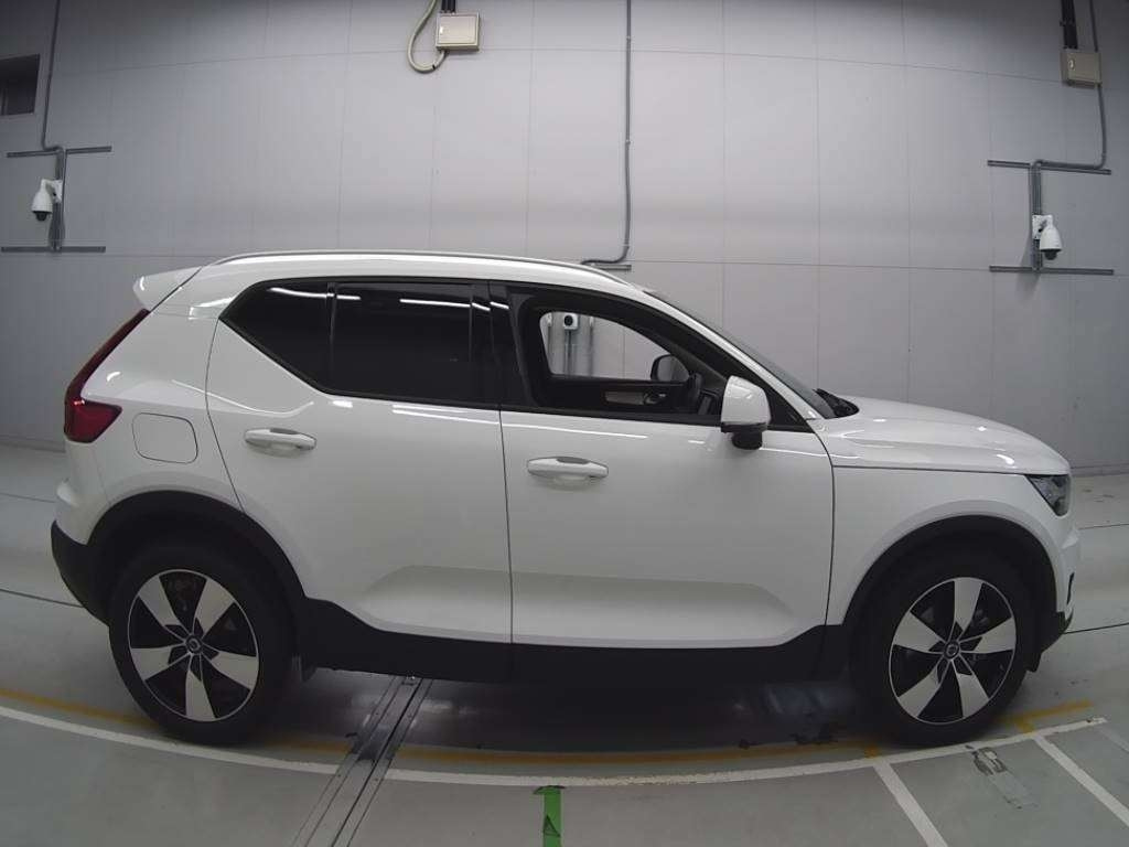 Import and buy VOLVO XC40 2019 from Japan to Nairobi, Kenya