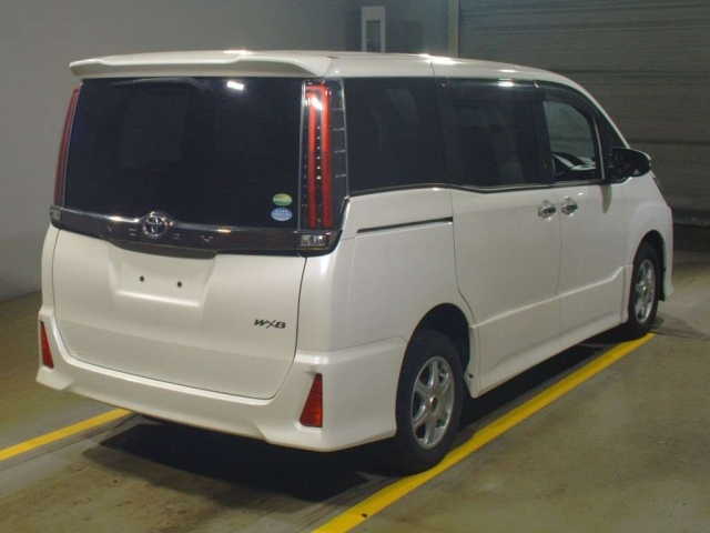 Import and buy TOYOTA NOAH 2018 from Japan to Nairobi, Kenya