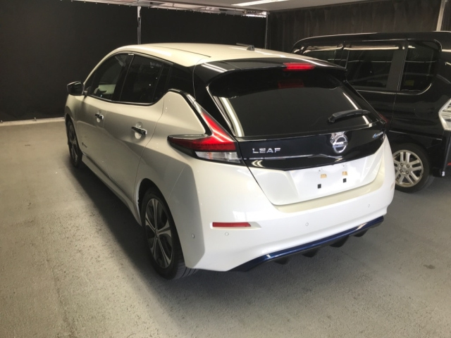 Import and buy NISSAN LEAF 2018 from Japan to Nairobi, Kenya